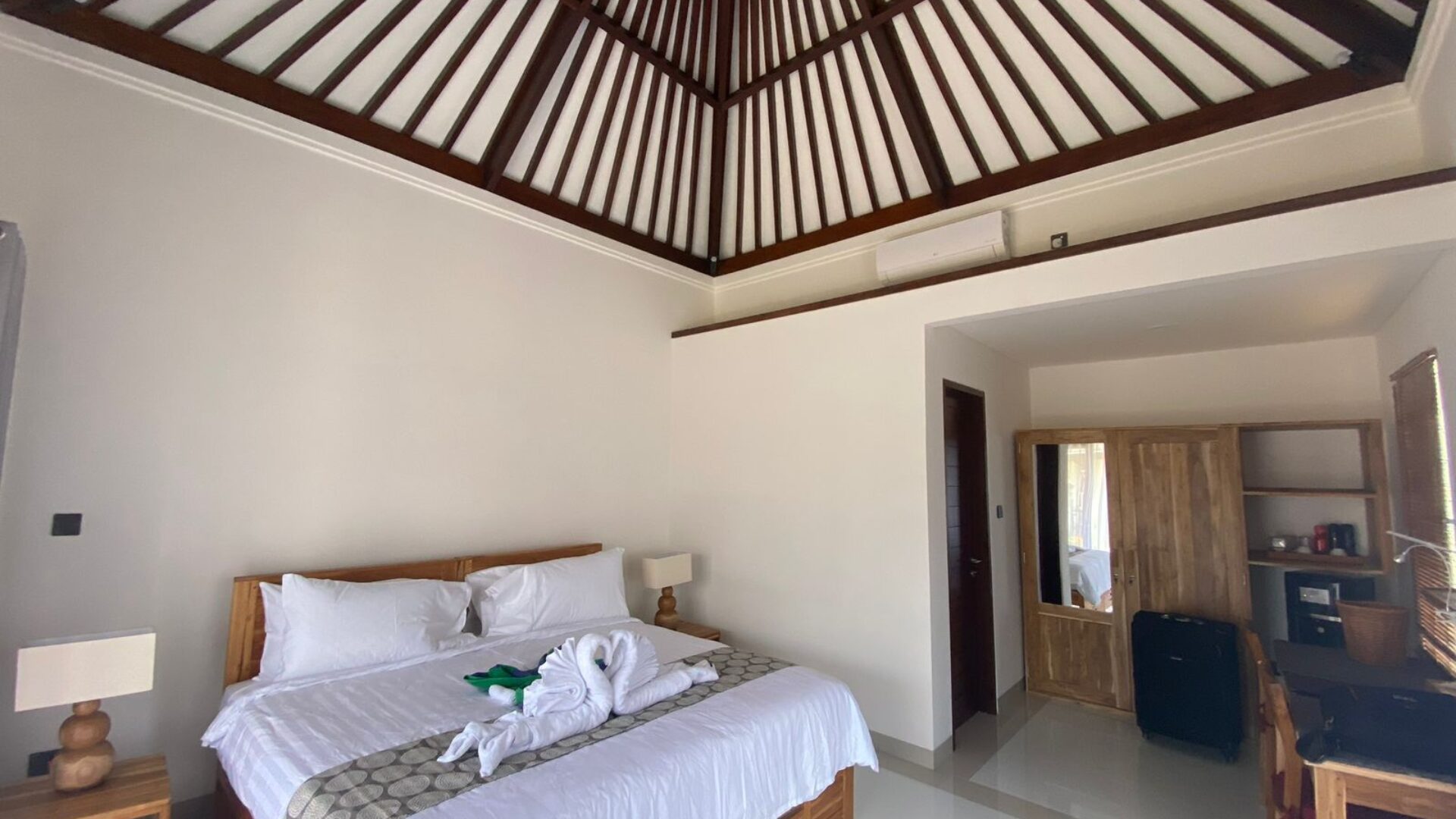 Room A Twin Room with 2 Single Beds or Superking