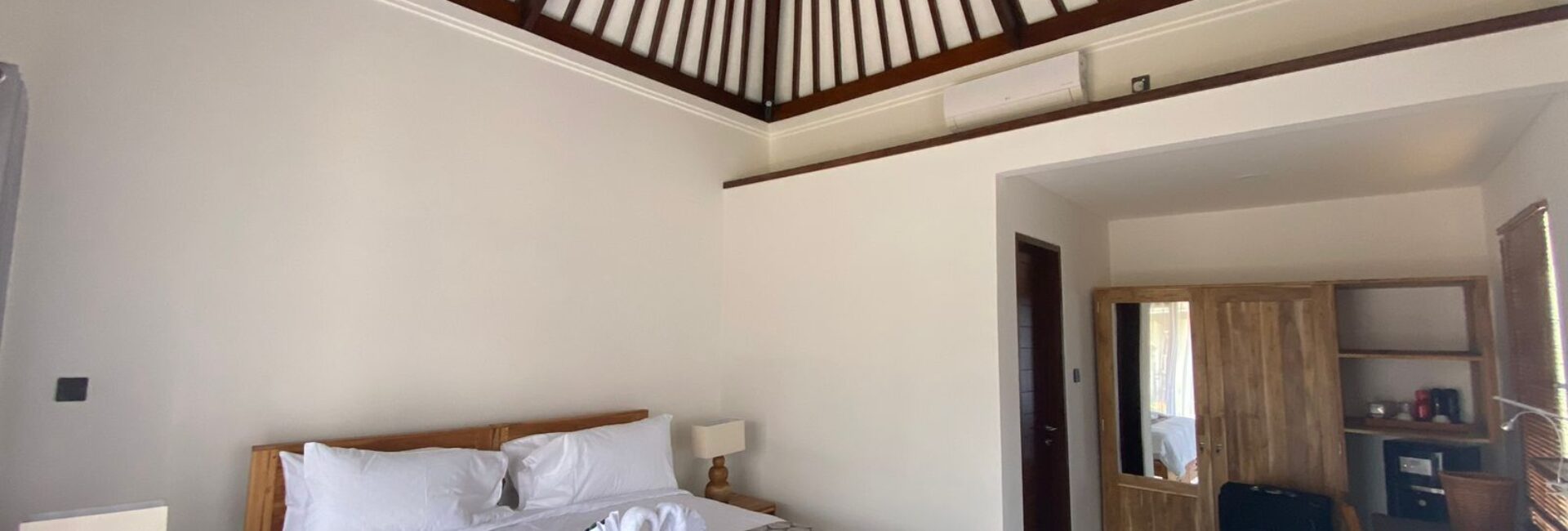 Room F King Room with One King Bed