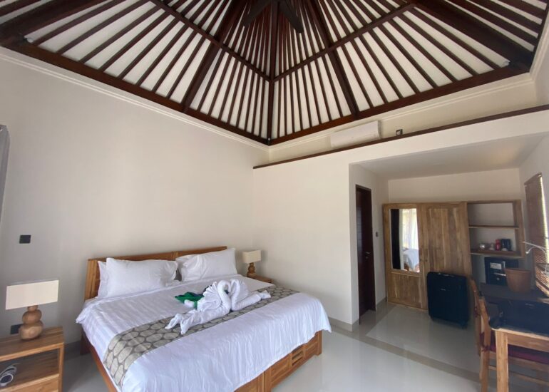 Room F King Room with One King Bed